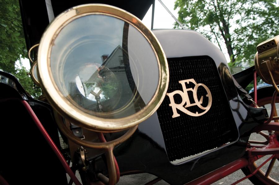 Детали экстерьера REO Model G Runabout 1907 года  (фото 2 из 3)